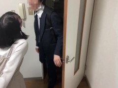 彼氏のチンポが待ちきれない清楚な彼女は仕事帰りの彼氏のチンポを即尺する。最後はもちろん中出し - Screenshot 1 of 16 - 日本人素人