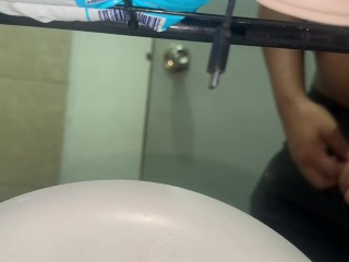 Miando Después De Beber Mucha Cerveza