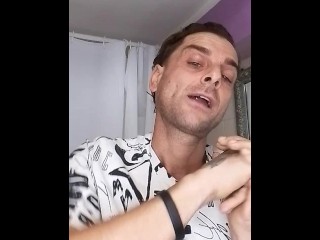 Faccio La Barba e Vi Parlo Di Pompe e Donne