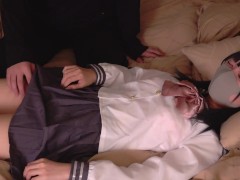 制服姿の女子が大人から玩具責めされる・・♡    女子◯生のよみちゃんは好奇心いっぱい❣️  えっちなお誘いにも断れず・・・ 1/16