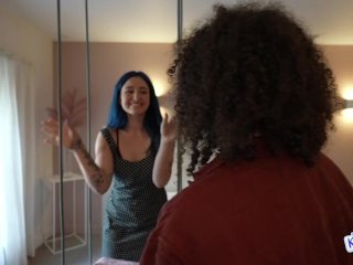 ORGIE HHFF - Une Partouze Improvisée dans un Airbnb ! C'est bouillant pour ces deux françaises ... screenshot number 1