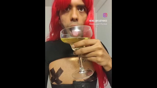 DRINKING PISS first video tranny naughty girl Drinks PEe PEE
