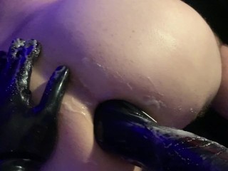 妻子拳交丈夫的屁股