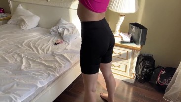 Русская 18-летняя блондинка в леггинсах получила сперму