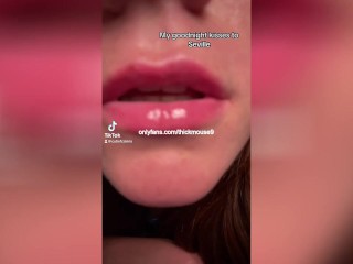 Едва достигшая совершеннолетия Lena Mouse обнажает Virgin киску в TikTok *НЕСЧАСТНЫЙ СЛУЧАЙ*