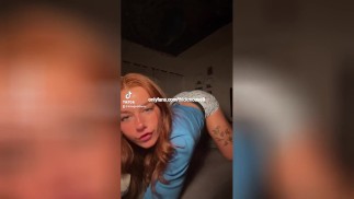 Девушка тиктокерша трахается со своим поклонником в прямом эфире в Insta