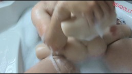 Wir lieben es, in der Badewanne zu ficken