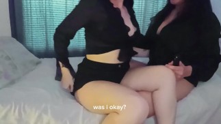 Две похотливые девушки развлекаются, играя в ролевую игру ЛЕСБИЙСКОЕ ПОРНО