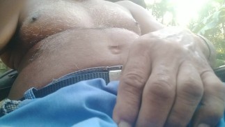 කලිසම ගලවලා ඉඳගන්න වස්තු පොල්ල උඩින්
