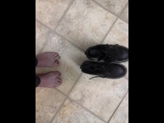 Boot try-on + toe wiggling - Screenshot 1 of 16 - Solo