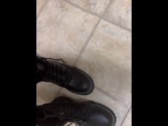 Boot try-on + toe wiggling - Screenshot 11 of 16 - Solo
