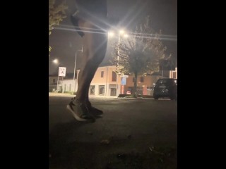 Вспышка члена и сперма на публике