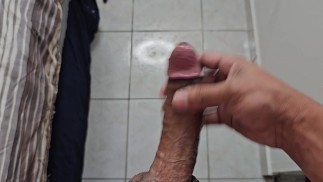 Смотря фильм со своей сводной сестрой я увидел все ее пышное обнаженное тело и случайно она меня поцеловала