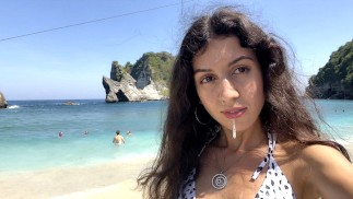 Hottie sucks my dick on a public beach and walks along the shore with cum on her face - Cumwalk