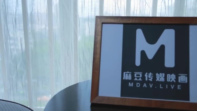 足球少女的浪漫邂逅：嫩足学妹的高潮～完整版关注fansly，互动关注推特哦！