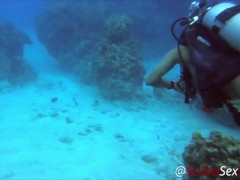 Couple Get Naked on SCUBA!