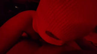 ¡la Hermanastra Accidentalmente Notó que Su Hermanastro Se Estaba Masturbando y Quiso Ayudarlo!