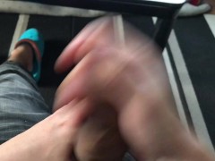 仕事前にデカくて、厚い包茎チンポをしこりたくなったの。気持ち良かったよ。 - Screenshot 13 of 16 - Handjob