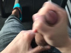 仕事前にデカくて、厚い包茎チンポをしこりたくなったの。気持ち良かったよ。 - Screenshot 9 of 16 - Handjob