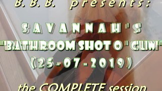 2019 Savannah "Bathroom Shot Of Cum" vollständige Sitzung