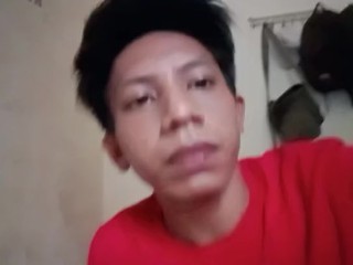 Красивый мужчина трахается в комнате один