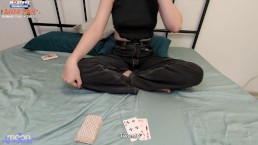 STRIP JEU DE CARTES AVEC UN ANCIEN CAMARADE DE CLASSE. Baiser avec des paroles cochonnes