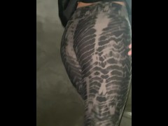 Pequeña zorra pide que la folle en casa abandonada - Screenshot 2 of 16 - Hot Latina