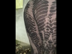 Pequeña zorra pide que la folle en casa abandonada - Screenshot 3 of 16 - Porno En Espanol
