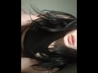 Извращенная девушка со сладким телом.