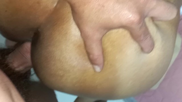 Падчерицу школьницу трахает ее старый отчим, настоящее домашнее видео