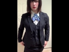 男の娘が本物のOL制服着てしこしこオナニー、本革パンプスの中に射精 - Screenshot 3 of 16 - ニューハーフ