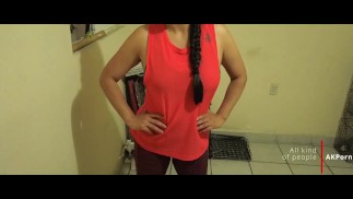 Cogiéndome al de la mudanza para pagarle