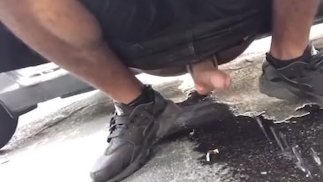 ⭐️ HOMBRE DOTADO hace LLUVIA dorada en la calle con su POLLA de 22cm 🍆💦 BIG DICK