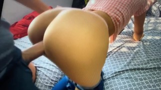 Vecina caliente me invita en las mañanas a coger por el culo