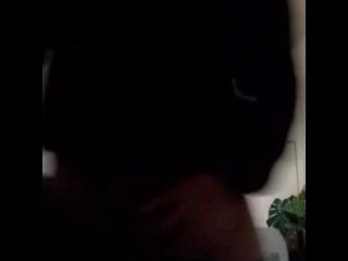 Раскачиваю свой член перед телевизором