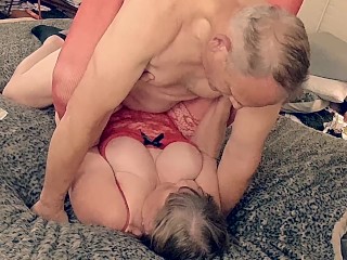 Бабушка Red Riding Hood: прилипла и была доведена до оргазма - спасибо, охотник! 6 28 2024 КАМС16