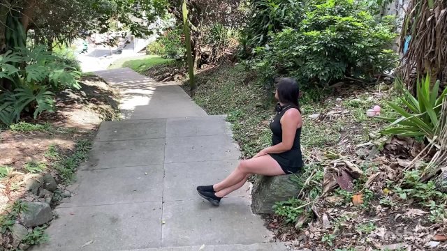 La deja tirada su novio y la follo como una puta