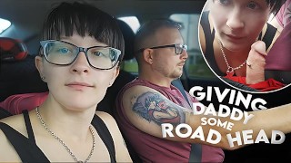 Giving a papà un po 'di testa per strada!