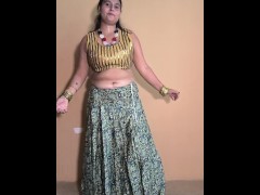 Amateur Indian couple presenting extremely hot dance