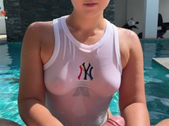 Типичная Вечеринка у Бассейна в Белом. Мокрая Маечка Подняла Член за СЕКУНДУ! - Screenshot 3 of 16 - Party