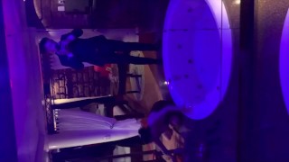 Empresario dominador me levou de uma festa de casamento pro motel e me fodeu forte