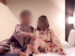 騎乗位姿勢のはだけた浴衣から露わになる透明な色白美肌 - Screenshot 2 of 16 - 浴衣