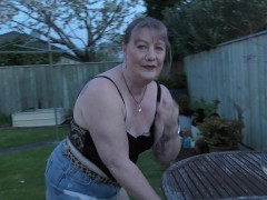 Trashy Kiwi bitch treats you to her pissing in the back yard with close-up view