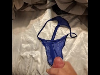 J Swiift поглаживает свой член для жены на работе.