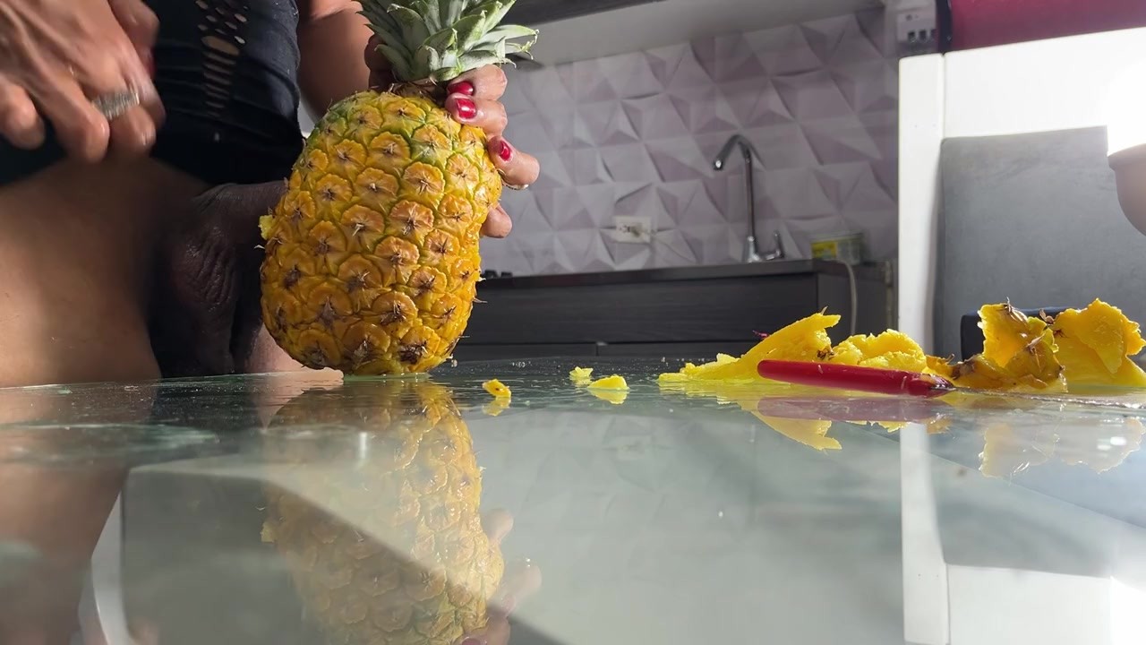 FOLLANDO PIÑA FUCKING PINEAPPLE