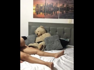 Девушки-лесбиянки занимаются сексом и снимают видео.