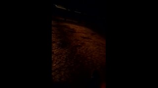 Punheta em uma praça publica