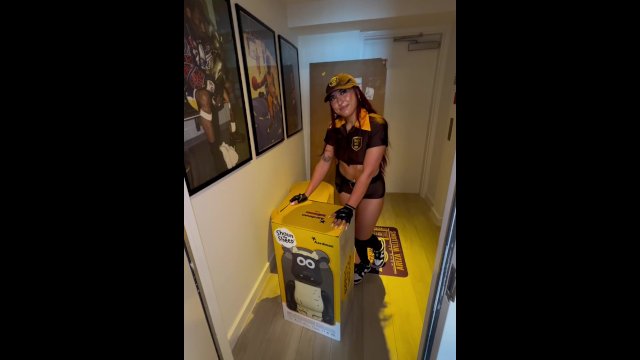 Asian delivery girl gives sloppy blowjob
