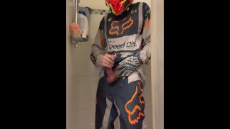 21 yo mx gearhead s’amuse dans une douche