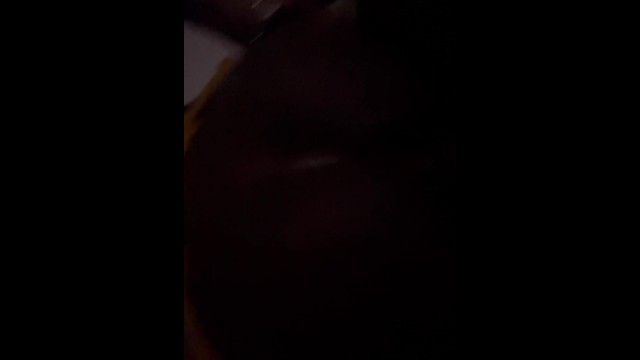 Познакомился с ней в Твиттере, и она подпрыгнула на моем члене